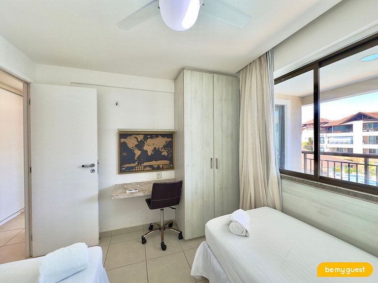 Cobertura exclusiva com vista da piscina