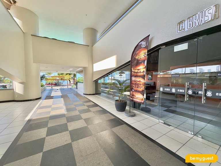 Apto moderno e decorado com vista para o mar