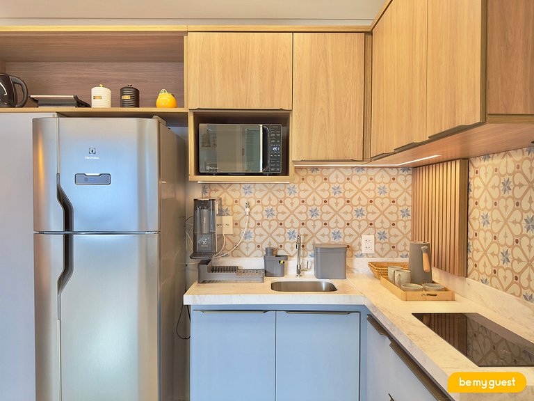 Apto moderno e decorado com vista para o mar