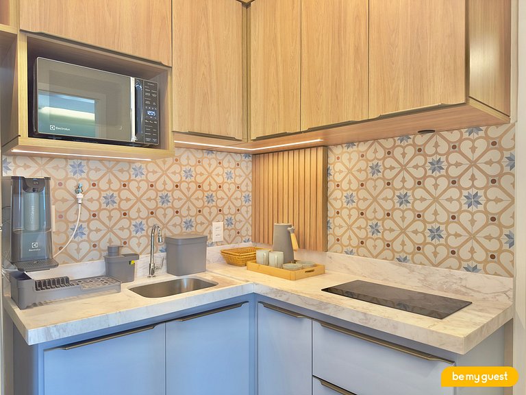 Apto moderno e decorado com vista para o mar