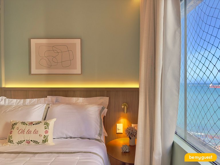 Apto moderno e decorado com vista para o mar