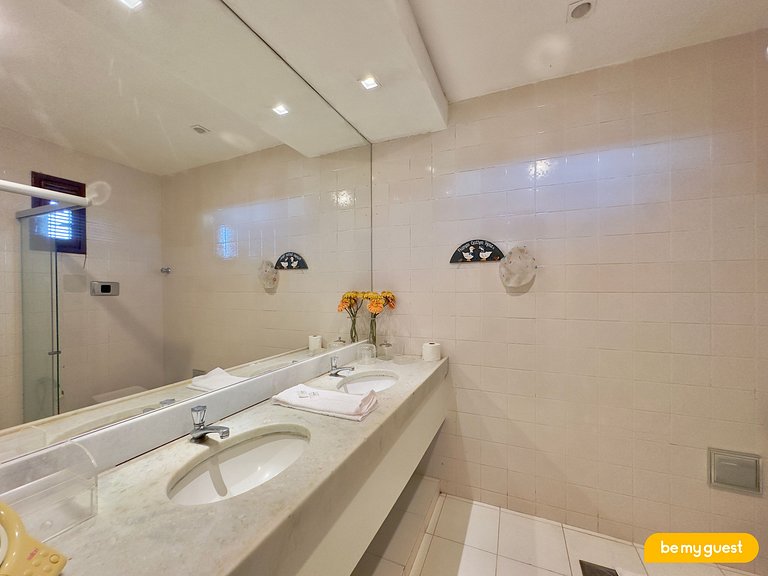 Casa duplex com vista mar em condomínio fechado