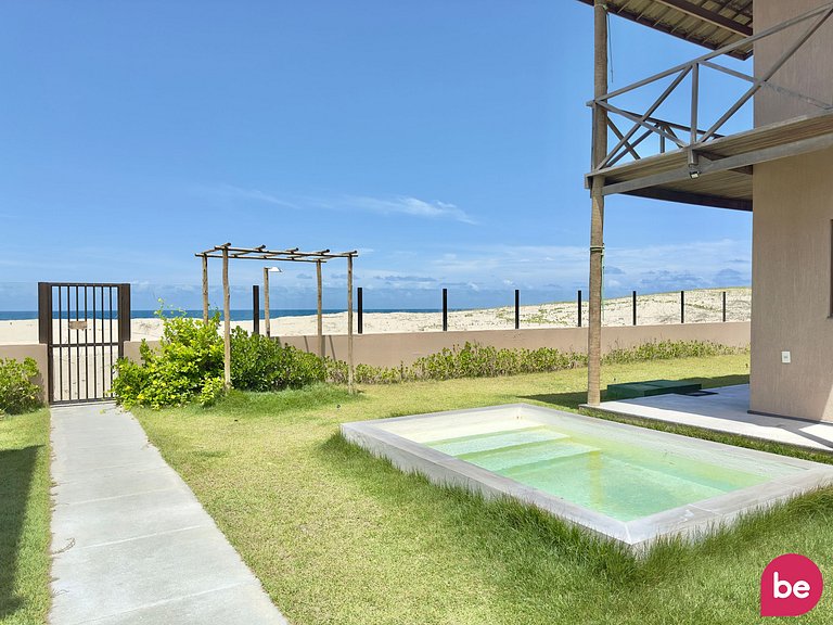 Beachfront Duplex A, por Be My Guest